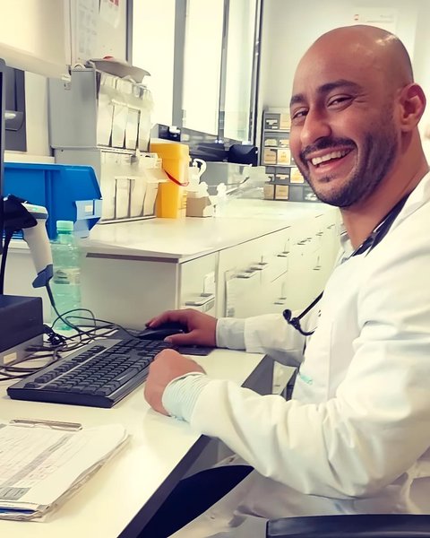 Dr Francis de Windt at work
